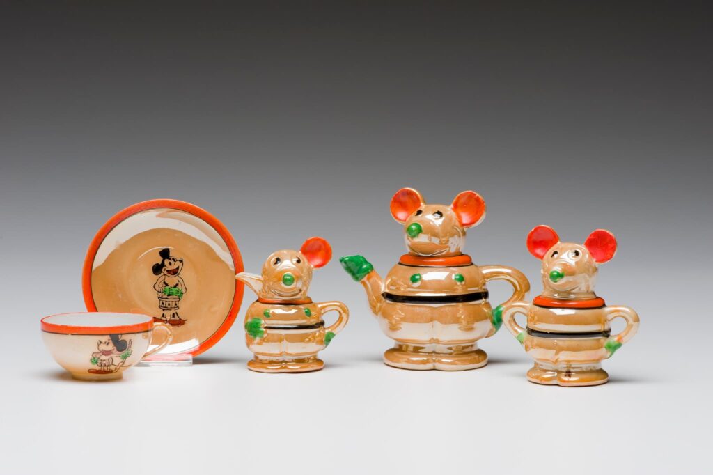 Mickey Mouse Child's Tea Set, Courtesy of the Kamm Teapot Collection, Craft in America