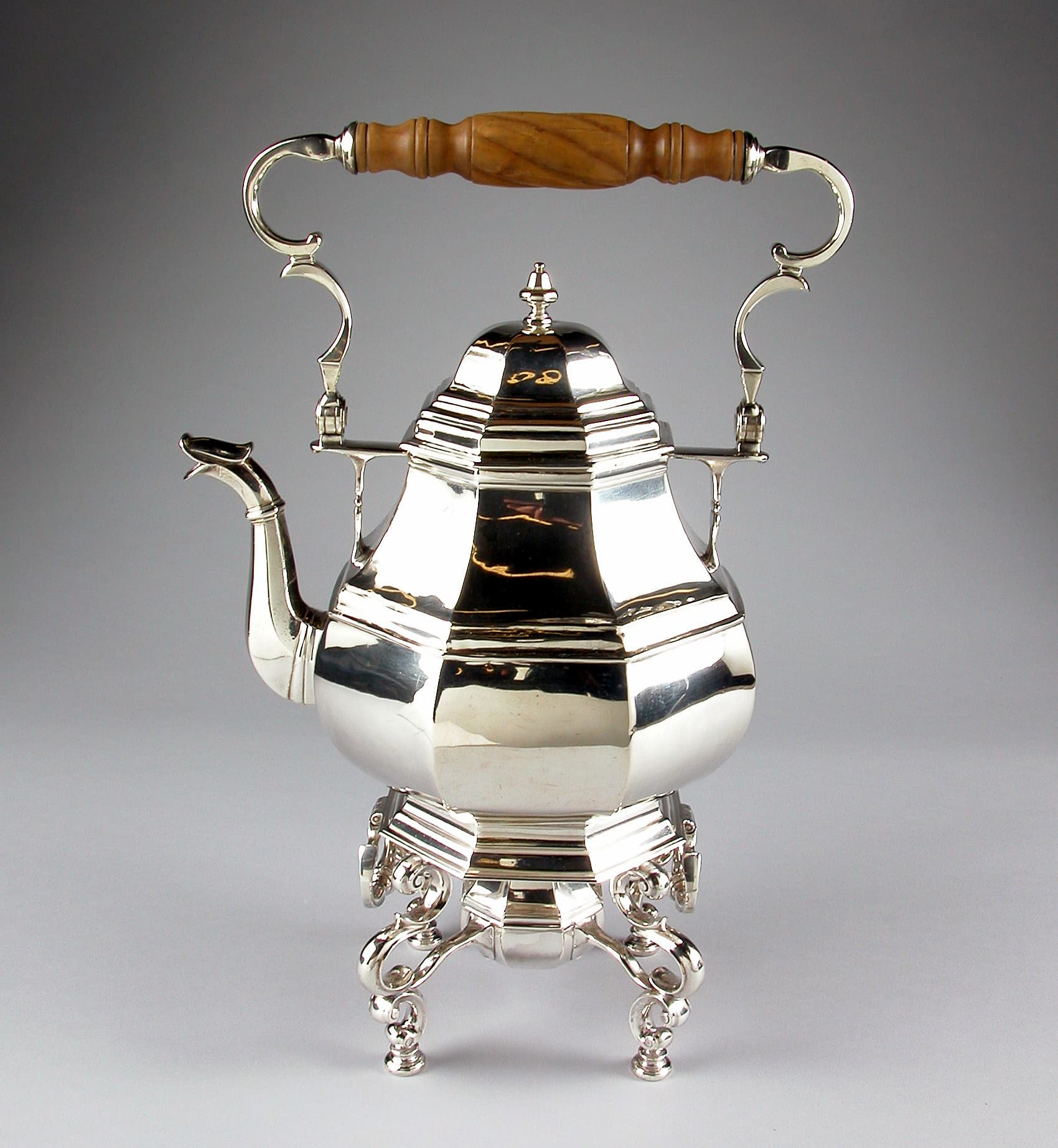 Paul de Lamerie, George I Tea Kettle, Craft in America